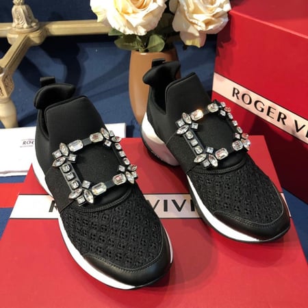 حذاء سكيتشرز نسائي