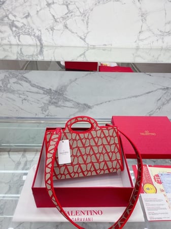 حقيبة فالنتينو