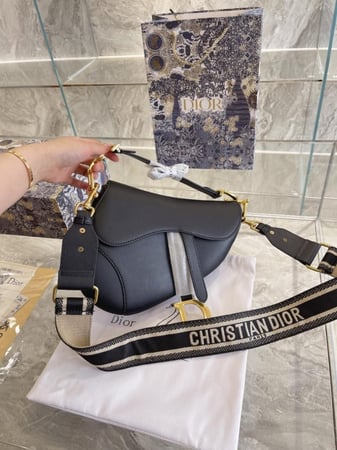 شنطة christian dior