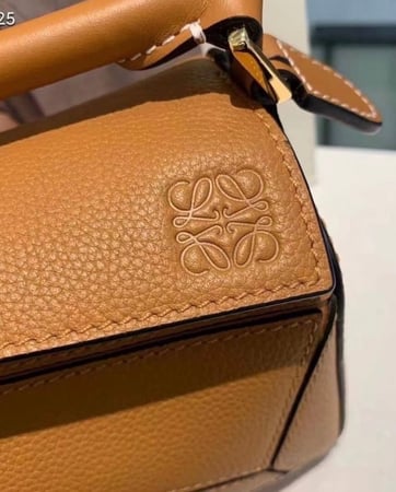 شنطة Loewe