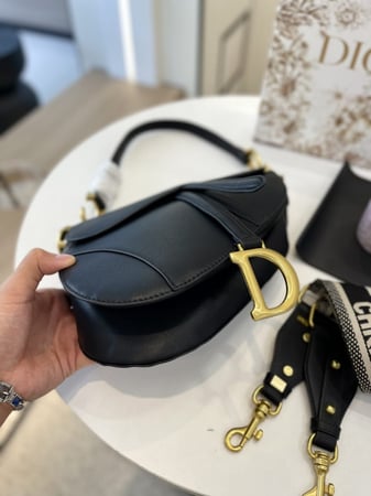 شنطة christian dior