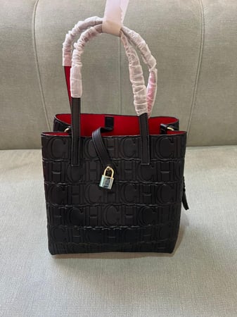 شنطة يد كارولينا هيريرا