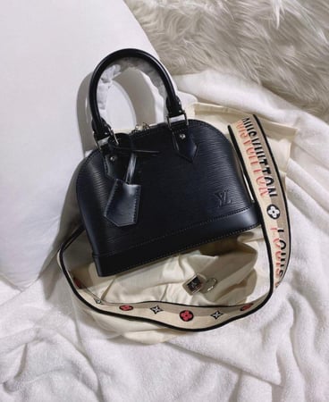 شنطة لويس فيتون لون أسود