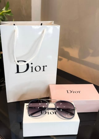 نظارة ديور مع الملحقات