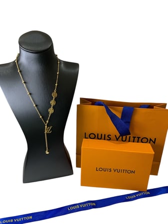 سلسال LV & تنسيق الورد