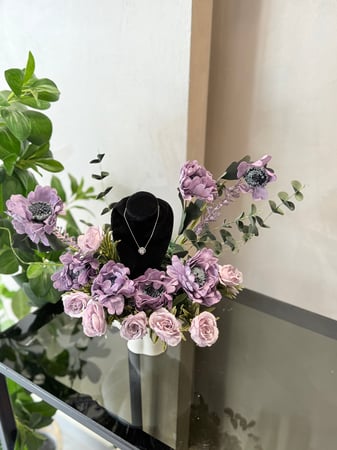 فازة فخمة & قلادة فان كليف