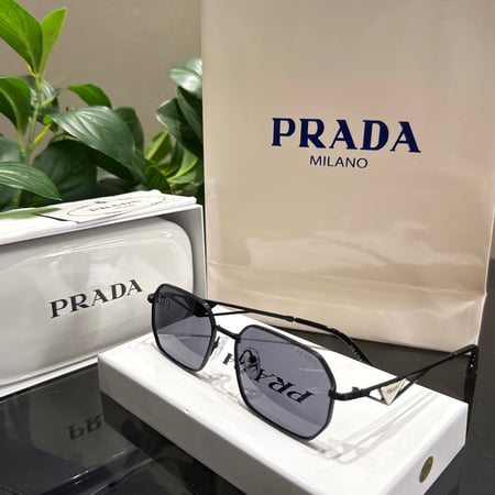 نظارة PRADA مع الملحقات