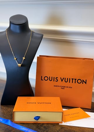 عقد LV تنسيق فخم