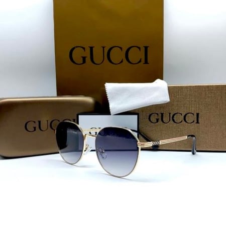 نظارة Gucci مع الملحقات