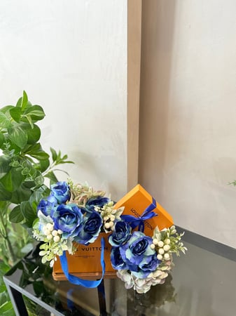 ستاند فخم & أساور LV