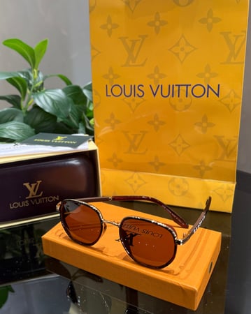 نظارة LV مع الملحقات