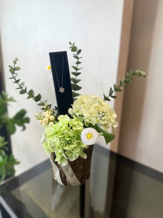 تنسيق جذع طبيعي & قلادة فان كليف