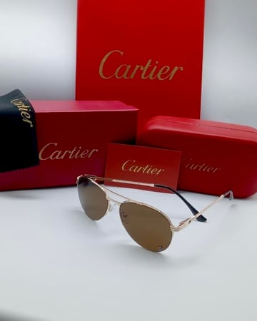 نظارة Cartier مع الملحقات