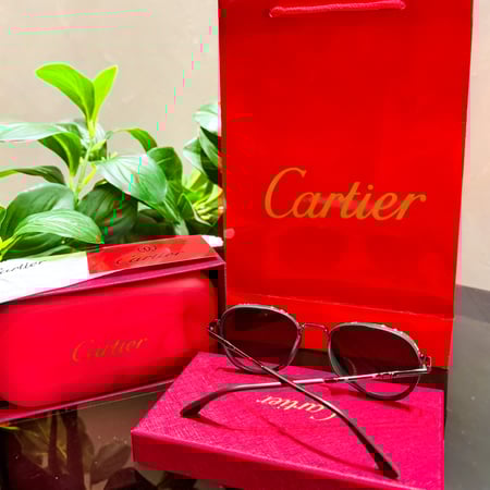 نظارة مع الملحقات