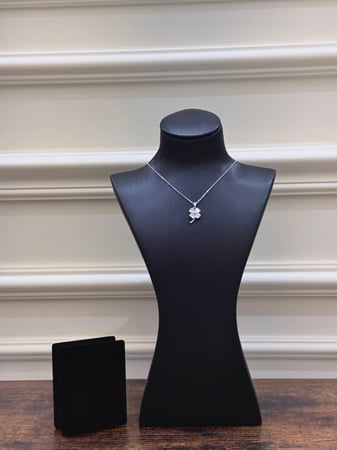 قلادة إيلا روز  دقة ألماس