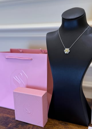 قلادة سواروفسكي تنسيق راقي مميز