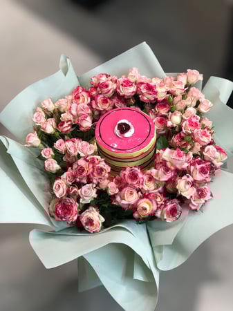 باقة ورد وكيك