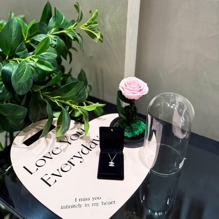 بكج فازة الوردالدائم & قلادة