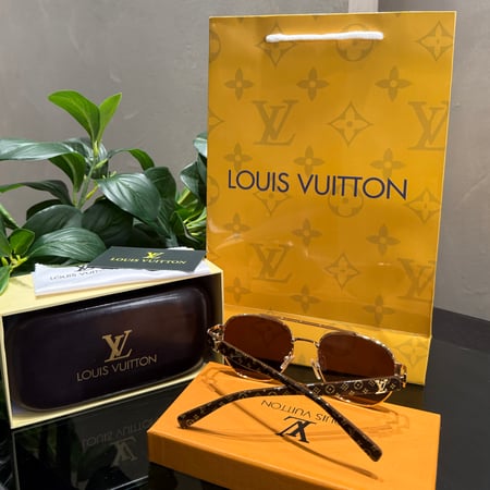 نظارة LV مع الملحقات