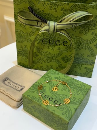 ستاند فخم & أساور قوتشي