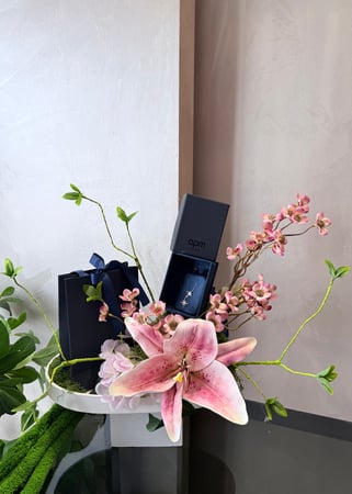 ستاند فخم & قلادة APM مع الملحقات