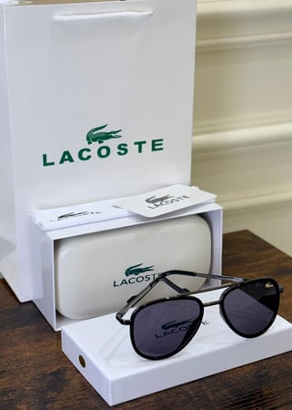نظارة LACOSTE مع الملحقات