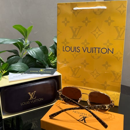 نظارة LV مع الملحقات