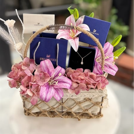 سلة فاخرة & قلادة سواروفسكي