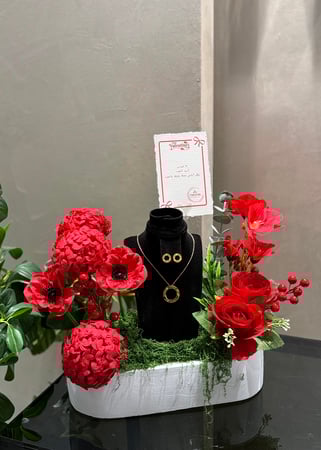 فازة ورد فخمه & عقد وأقراط كارتير