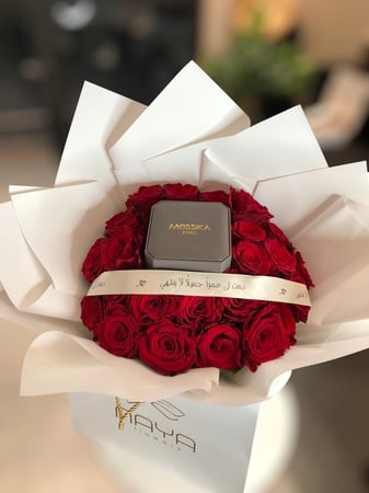 باقة & قلادة مع الملحقات