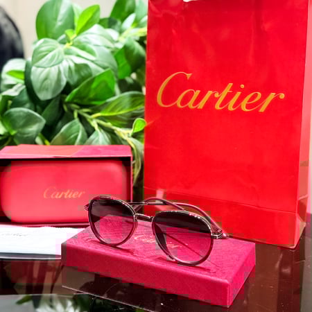 نظارة مع الملحقات