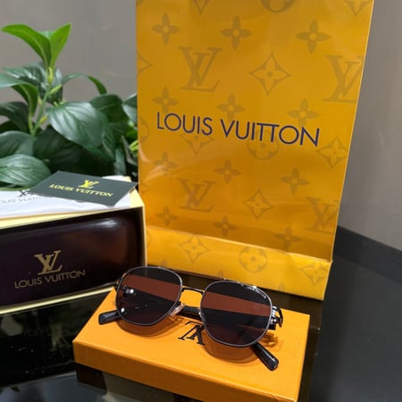 نظارة LV مع الملحقات