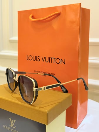 نظارة LV مع الملحقات