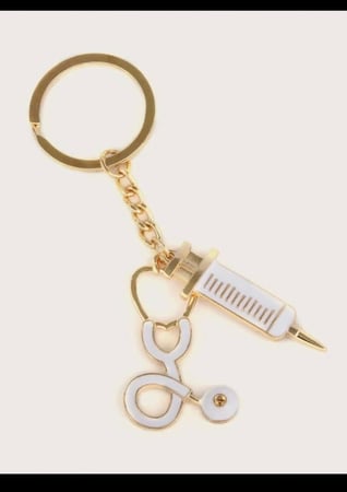 ميدالية طبية ابرة وسماعة بسعر مميز من مبدعة