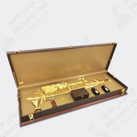 سيف ذهبي فاخر مع علبة ملكية D8051