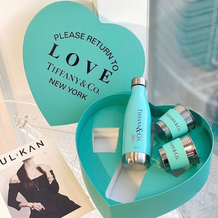 طقم تيفاني حافظة حرارة مع كوبين