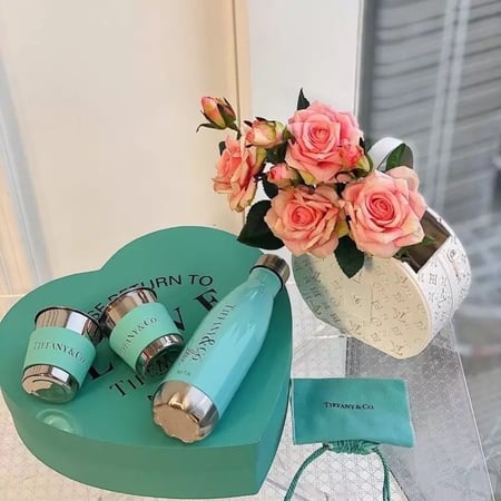 طقم تيفاني حافظة حرارة مع كوبين