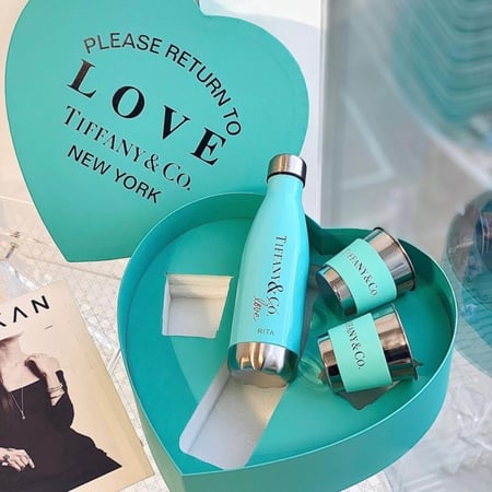 طقم تيفاني حافظة حرارة مع كوبين