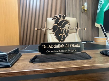 لوحة مكتب طبية إبداعية - حفر ليزر مخصص للأطباء والمهن التخصصية