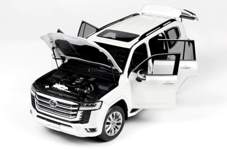 اقتني مجسم لاندكروزر الفاخر – قطعة فنية تجسد معنى الفخامة.