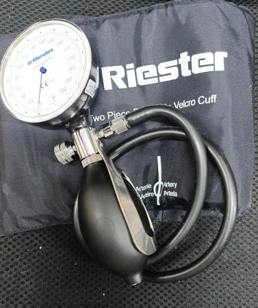 جهاز قياس الضغط الهوائي ريستر  1360 RIESTER