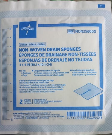 شاش معقم للشق الحنجري 10سم×10سم MEDLINE