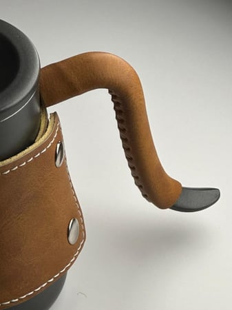 ابريق تقطير القهوة مطعم بالجلد