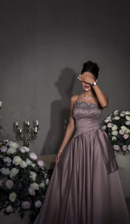 فستان سهرة بتطريز مميز