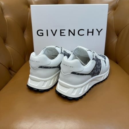 GIVENCHY