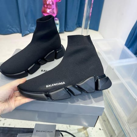 BALENCIAGA