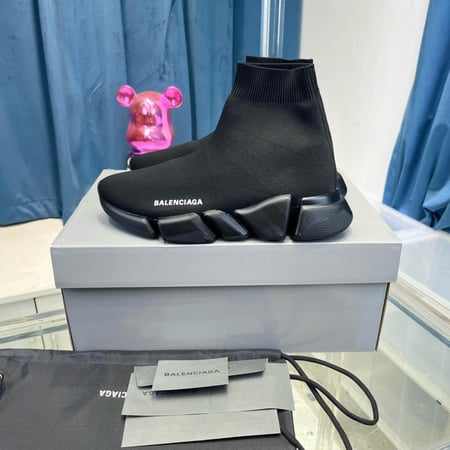 BALENCIAGA