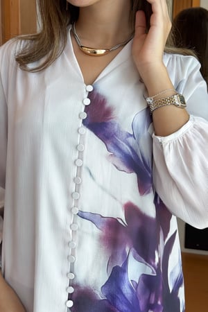 بلوزة بتصميم ازارير مشجرة لون بنفسجي