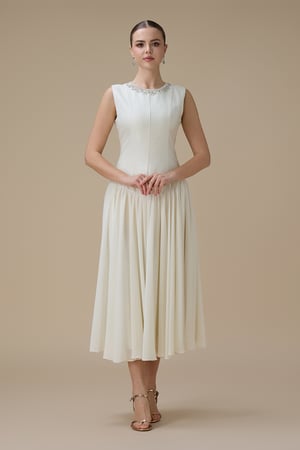 فستان ميدي سكري مرصعة بالكريستال