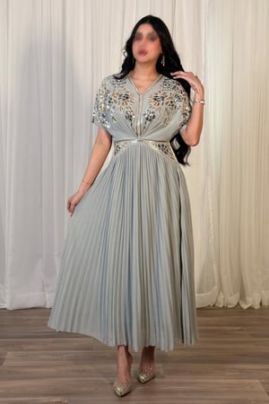 فستان ميدي بكسرات لون ازرق فاتح